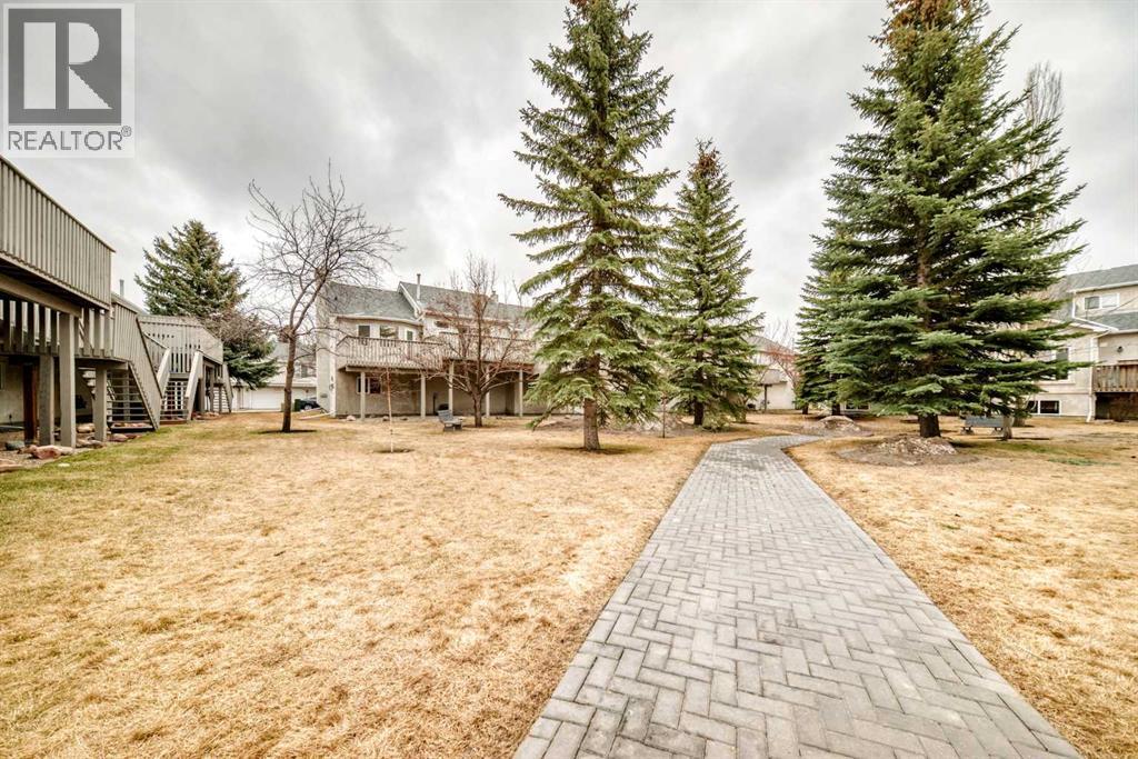 19 Sunlake Gardens Se, Calgary, Alberta  T2X 3G4 - Photo 5 - A2300691