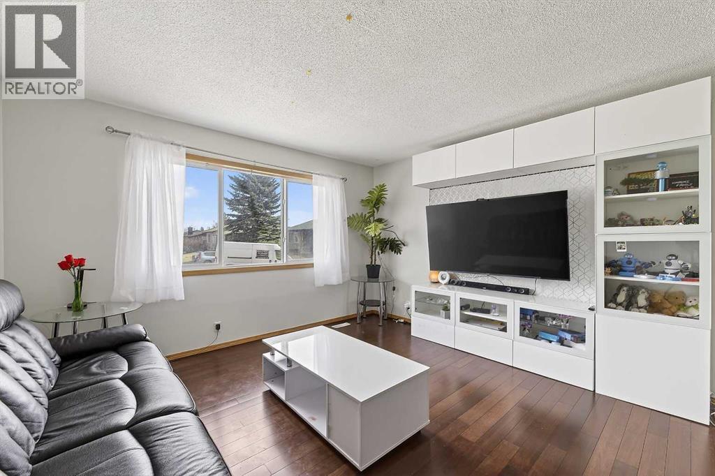 533 Summerwood Place SE, Airdrie, Alberta  T4B 1W9 - Photo 4 - A2301866