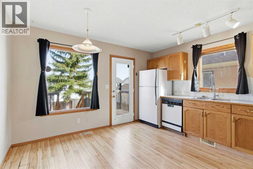 8 West Aarsby Road, Cochrane, Alberta  T4C 1M4 - Photo 12 - A2301923