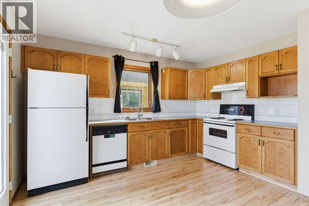 8 West Aarsby Road, Cochrane, Alberta  T4C 1M4 - Photo 14 - A2301923