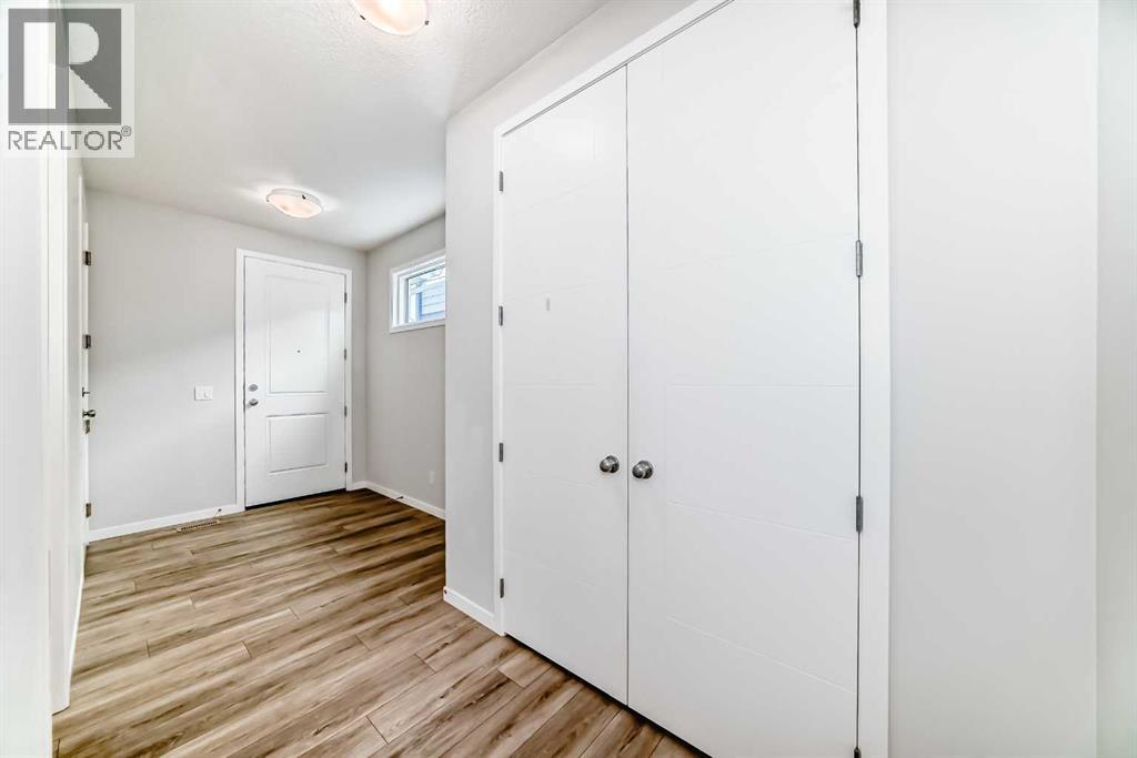 16 West Grove Link SW, Calgary, Alberta  T3H 6E3 - Photo 2 - A2302561