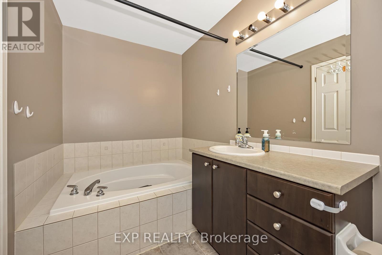 359 Bakewell Crescent, Ottawa, Ontario  K2G 7E9 - Photo 11 - X13020266