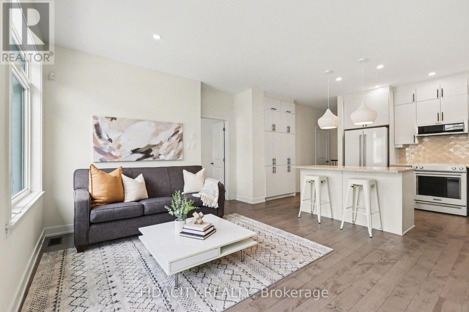 565 Bobolink Ridge, Ottawa, Ontario  K2S 2P4 - Photo 6 - X13020348