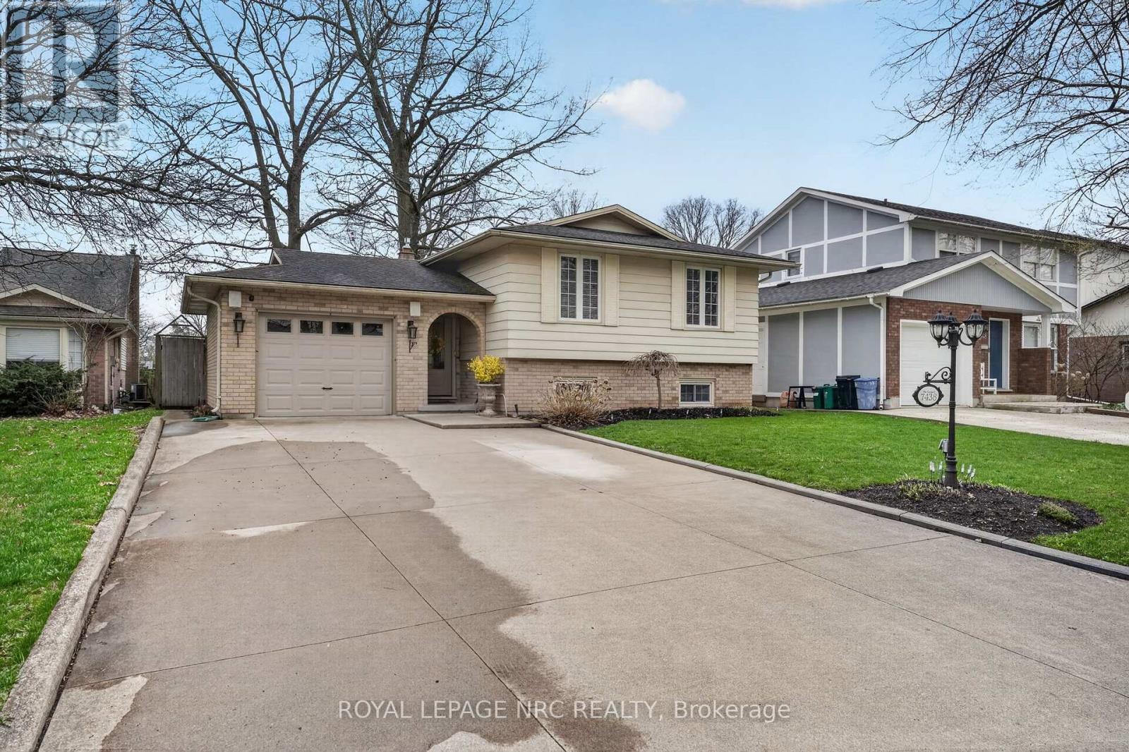 7438 Petrullo Court, Niagara Falls, Ontario  L2H 2K4 - Photo 2 - X13020370