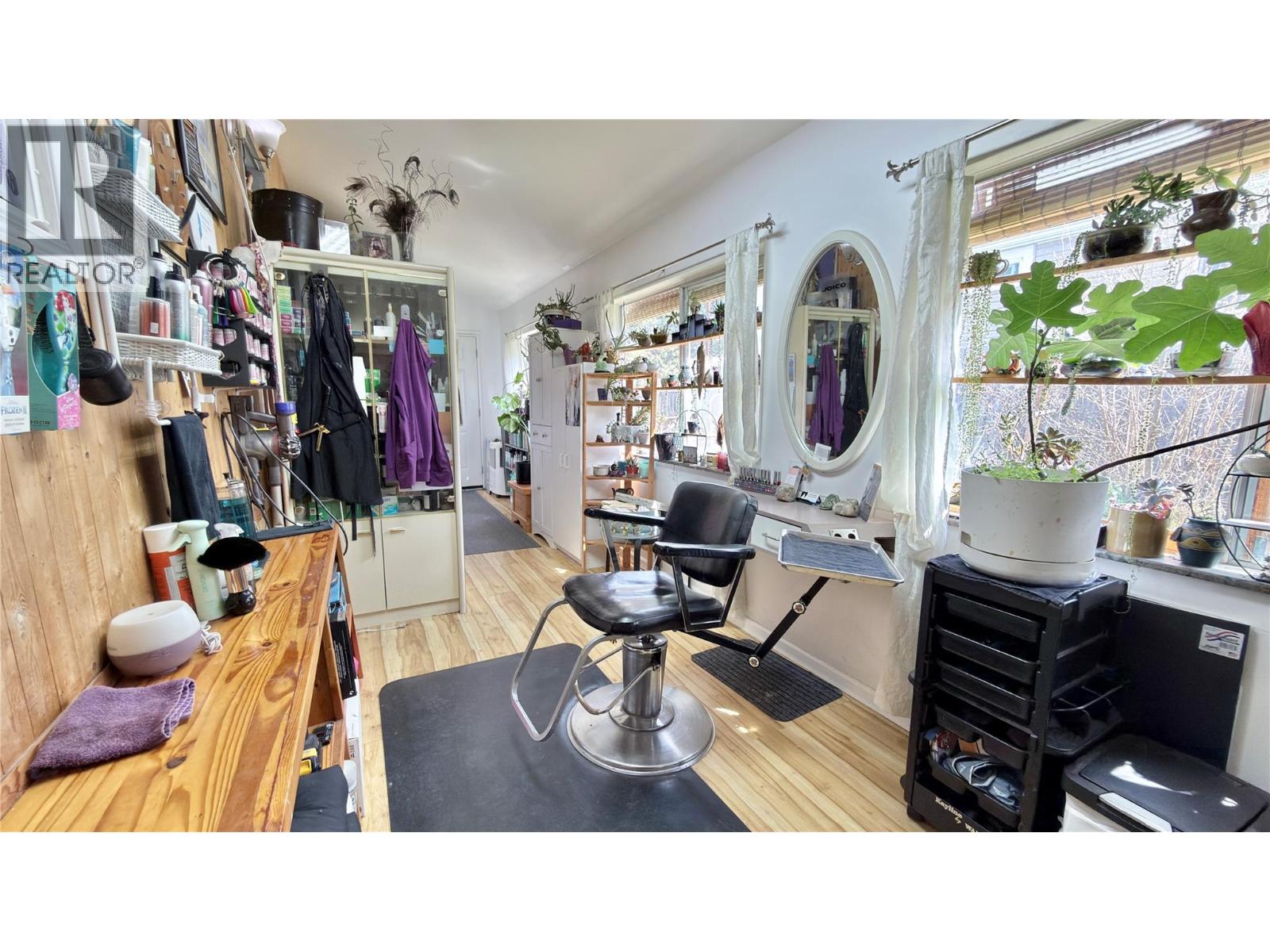 670 Central Avenue, Midway, British Columbia  V0H 1M0 - Photo 19 - 10384050