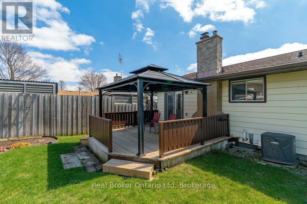68 Settlers Drive, Kitchener, Ontario  N2E 2L8 - Photo 30 - X13020242