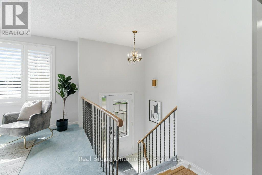 68 Settlers Drive, Kitchener, Ontario  N2E 2L8 - Photo 7 - X13020242