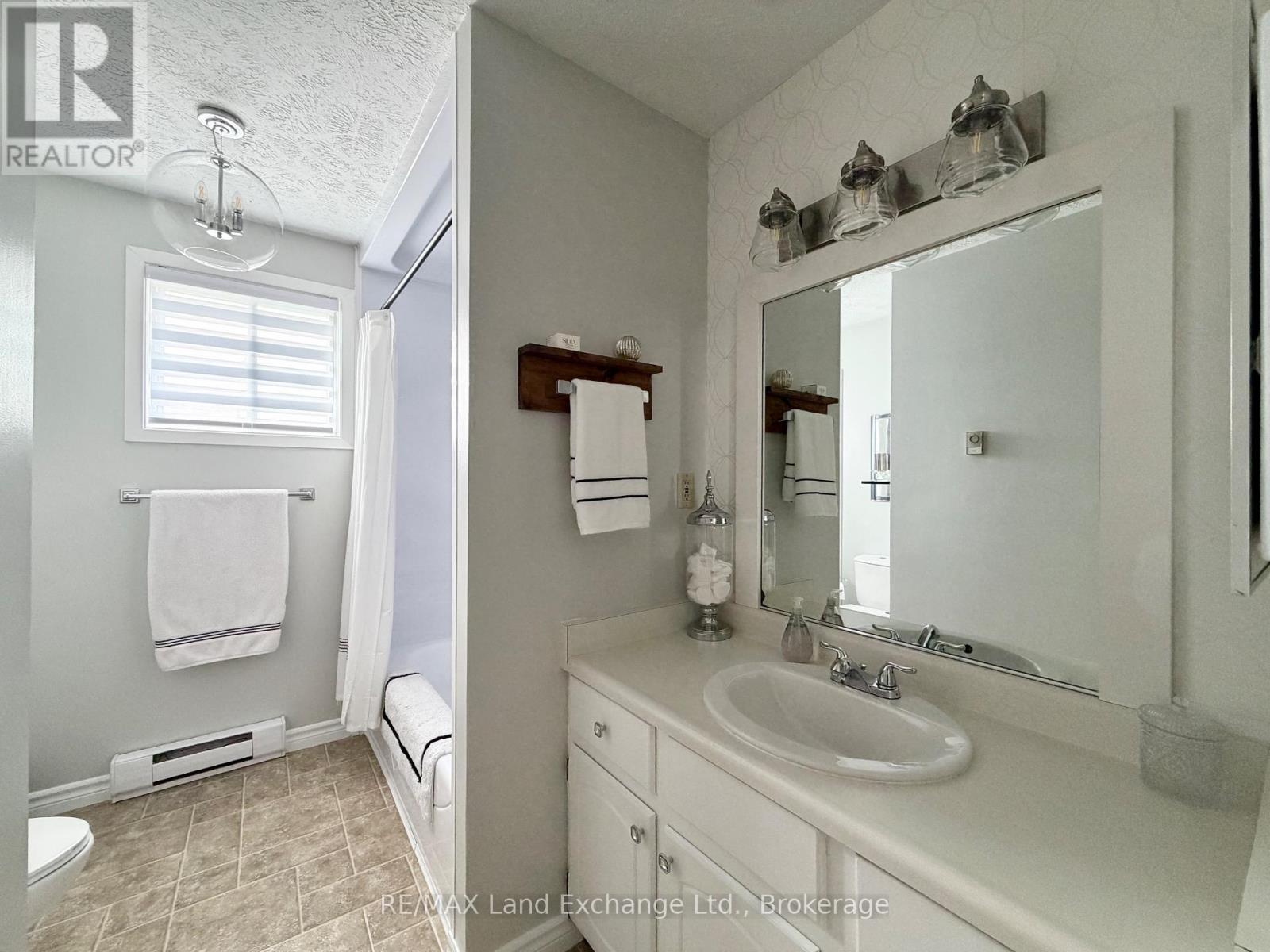 375 Lansdowne Street, Saugeen Shores, Ontario  N0H 2L0 - Photo 9 - X13020264