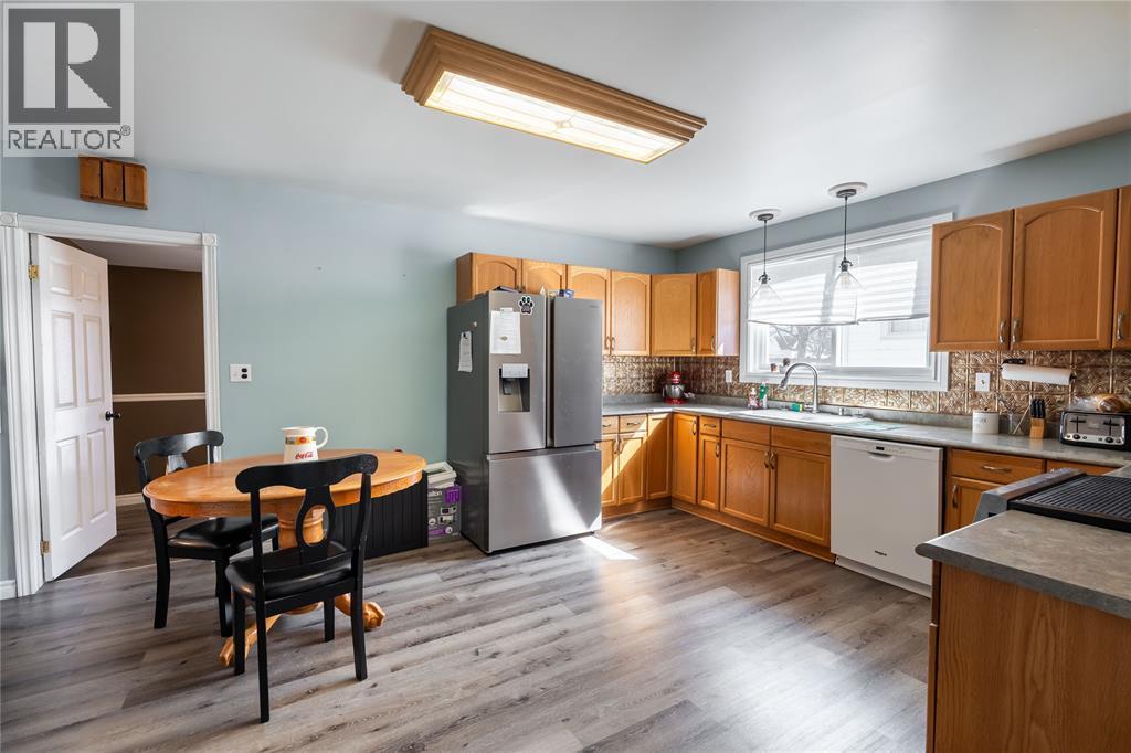 85 Main Street, Wallaceburg, Ontario  N8A 2G7 - Photo 2 - 26004619