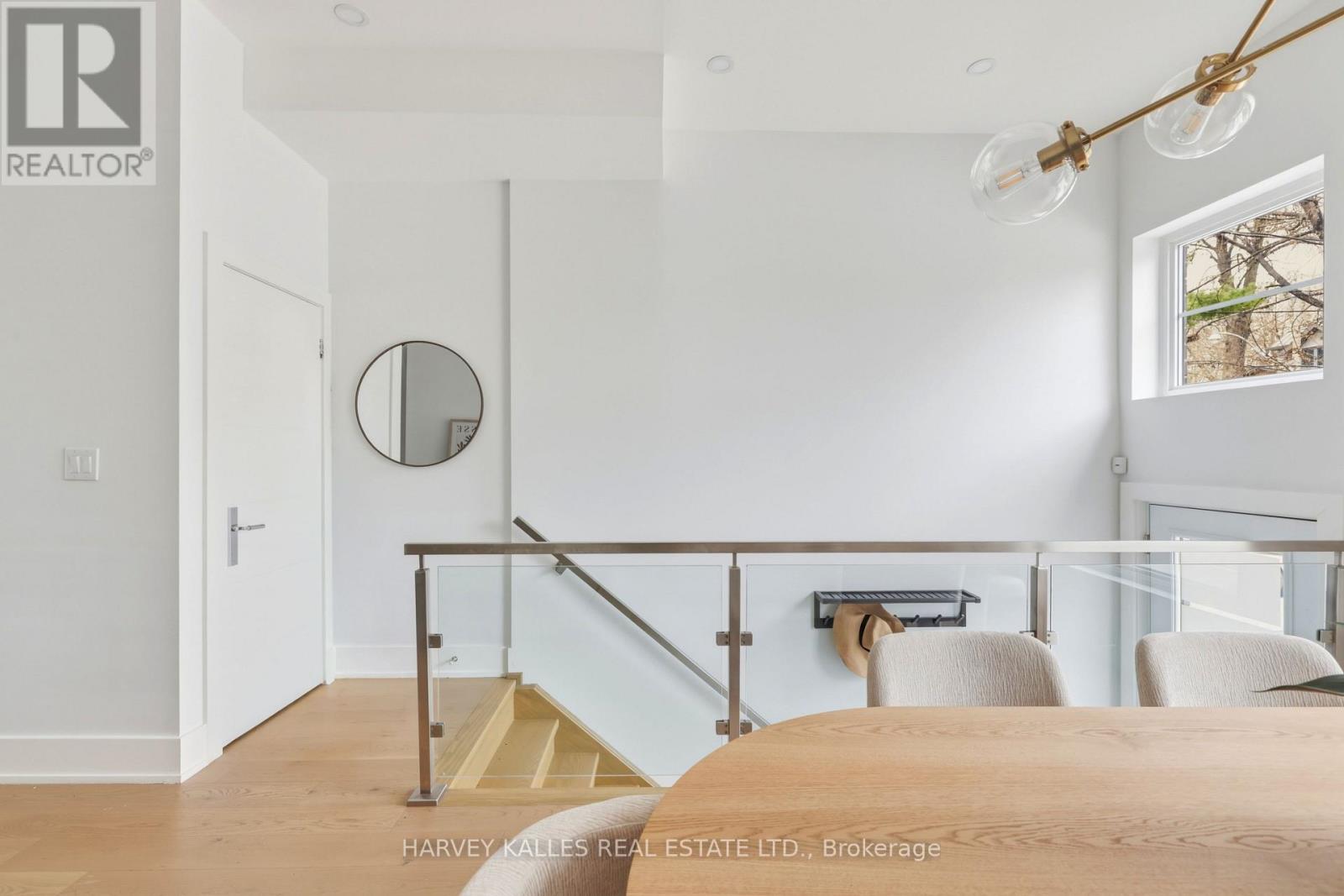 599 Soudan Avenue, Toronto, Ontario  M4S 1X1 - Photo 3 - C13020224