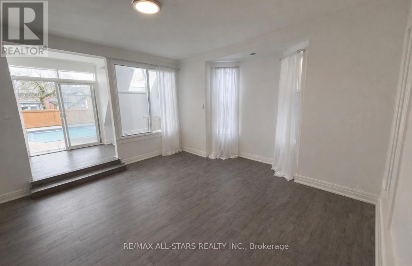 200 - 1918a Queen Street E, Toronto, Ontario  M4L 1H5 - Photo 2 - E13019828