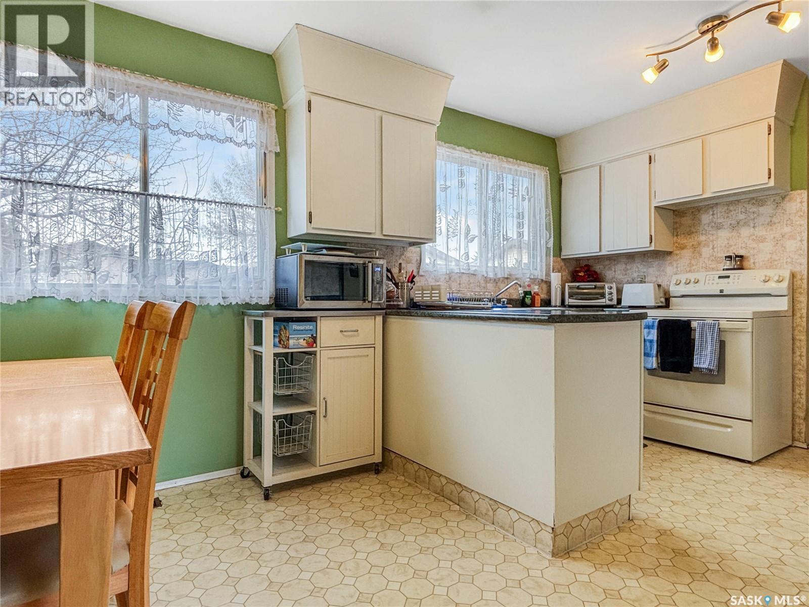 3946 Diefenbaker Drive, Saskatoon, Saskatchewan  S7L 6C6 - Photo 5 - SK033414