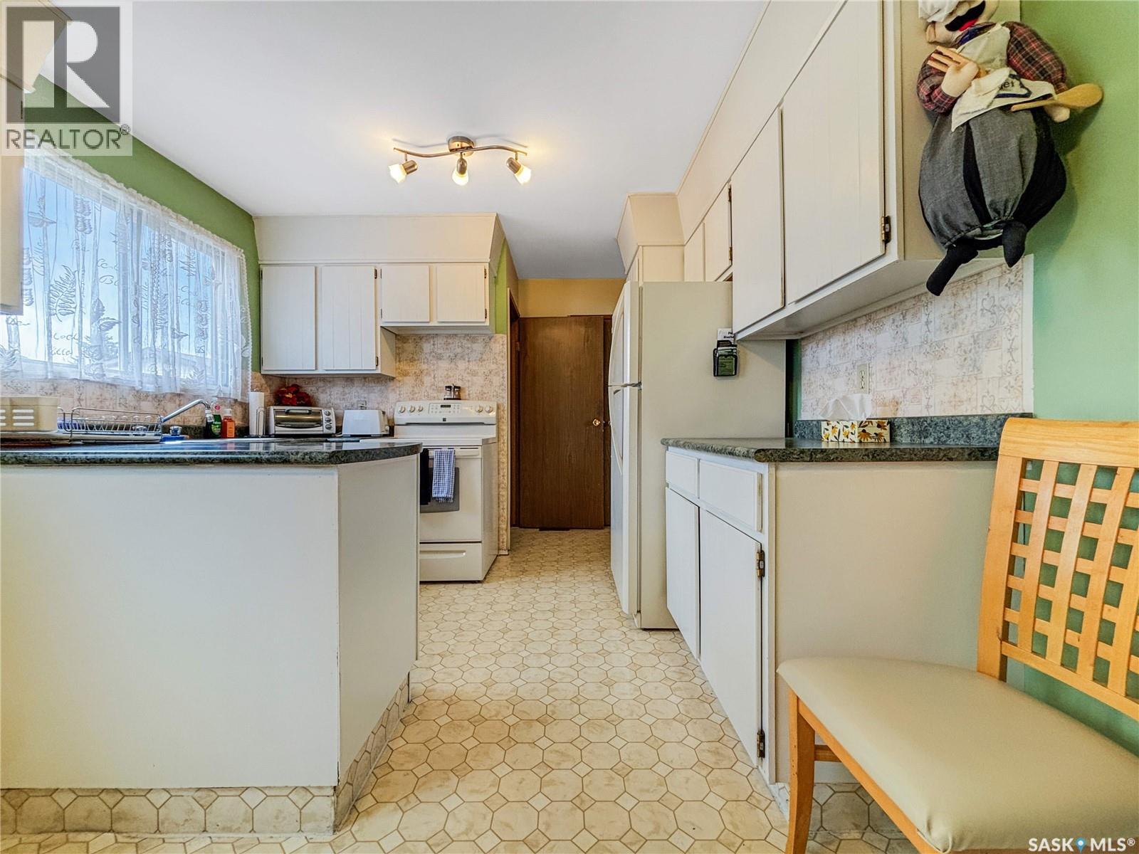 3946 Diefenbaker Drive, Saskatoon, Saskatchewan  S7L 6C6 - Photo 6 - SK033414