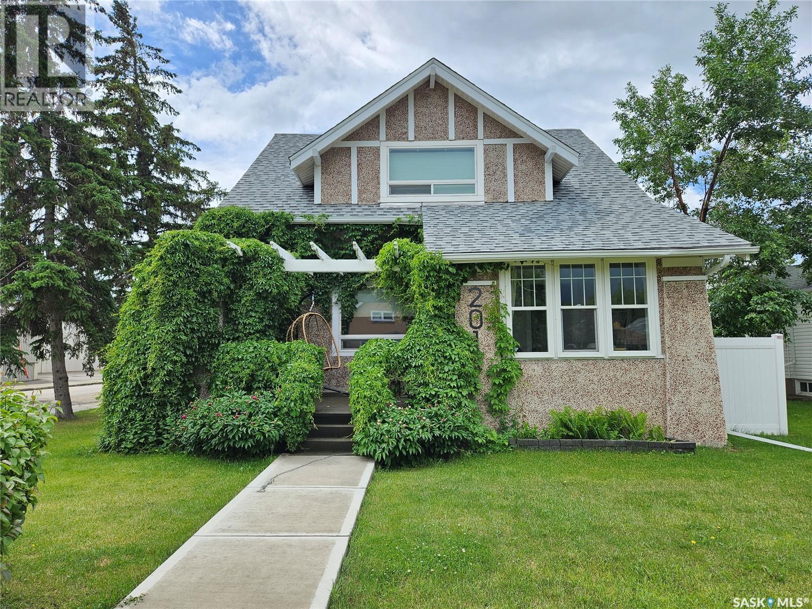 201 Athabasca STREET W, Moose Jaw, Saskatchewan