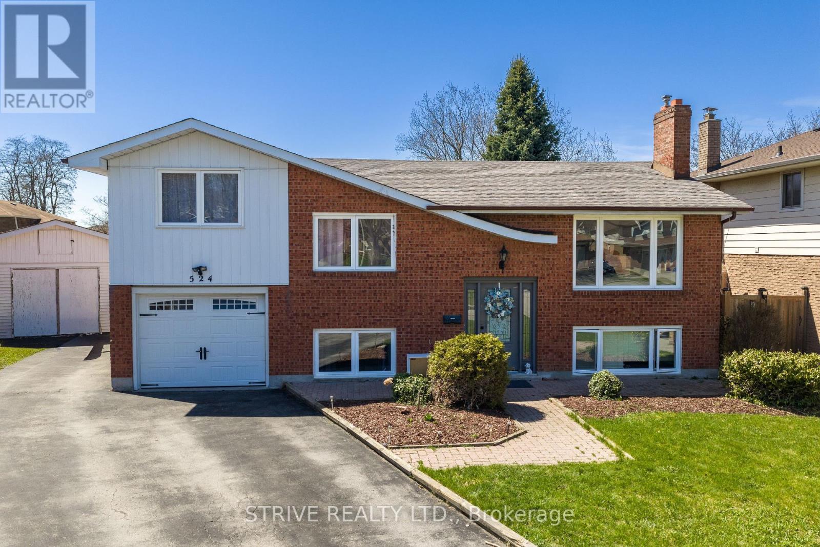 524 LISBON COURT, Oshawa, Ontario