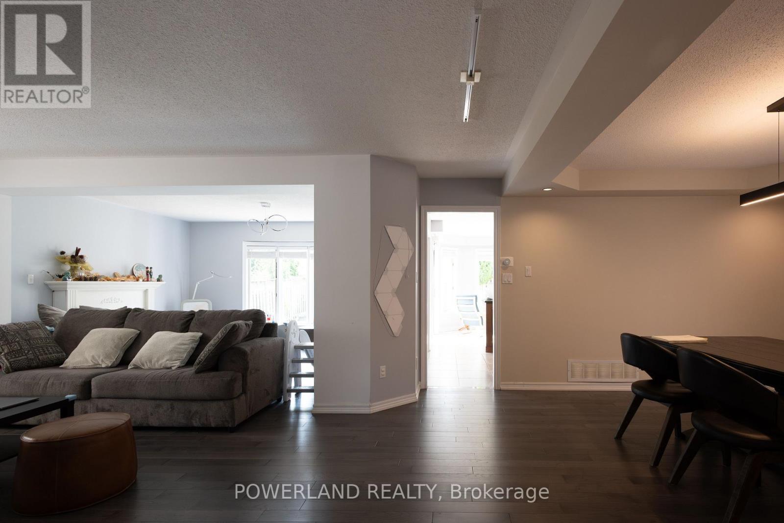 107 Quince Crescent, Markham, Ontario  L3S 3T7 - Photo 14 - N12935774