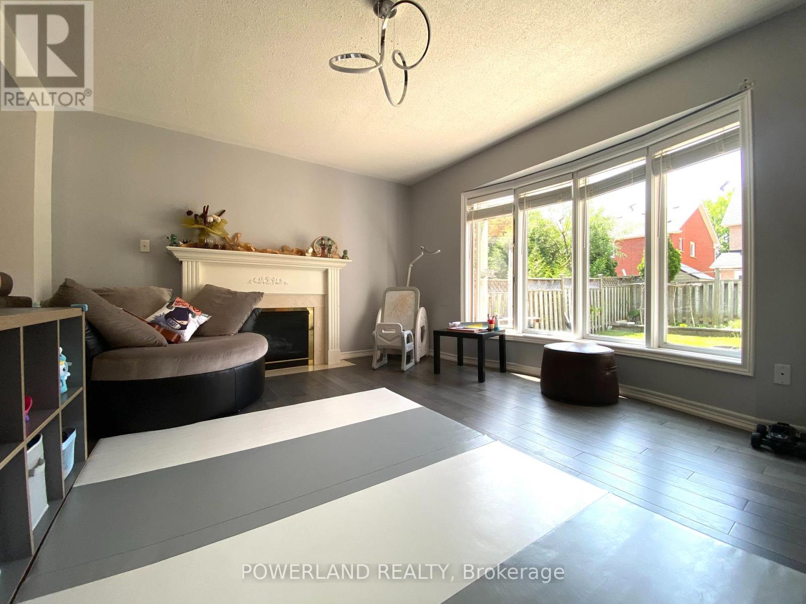 107 Quince Crescent, Markham, Ontario  L3S 3T7 - Photo 7 - N12935774