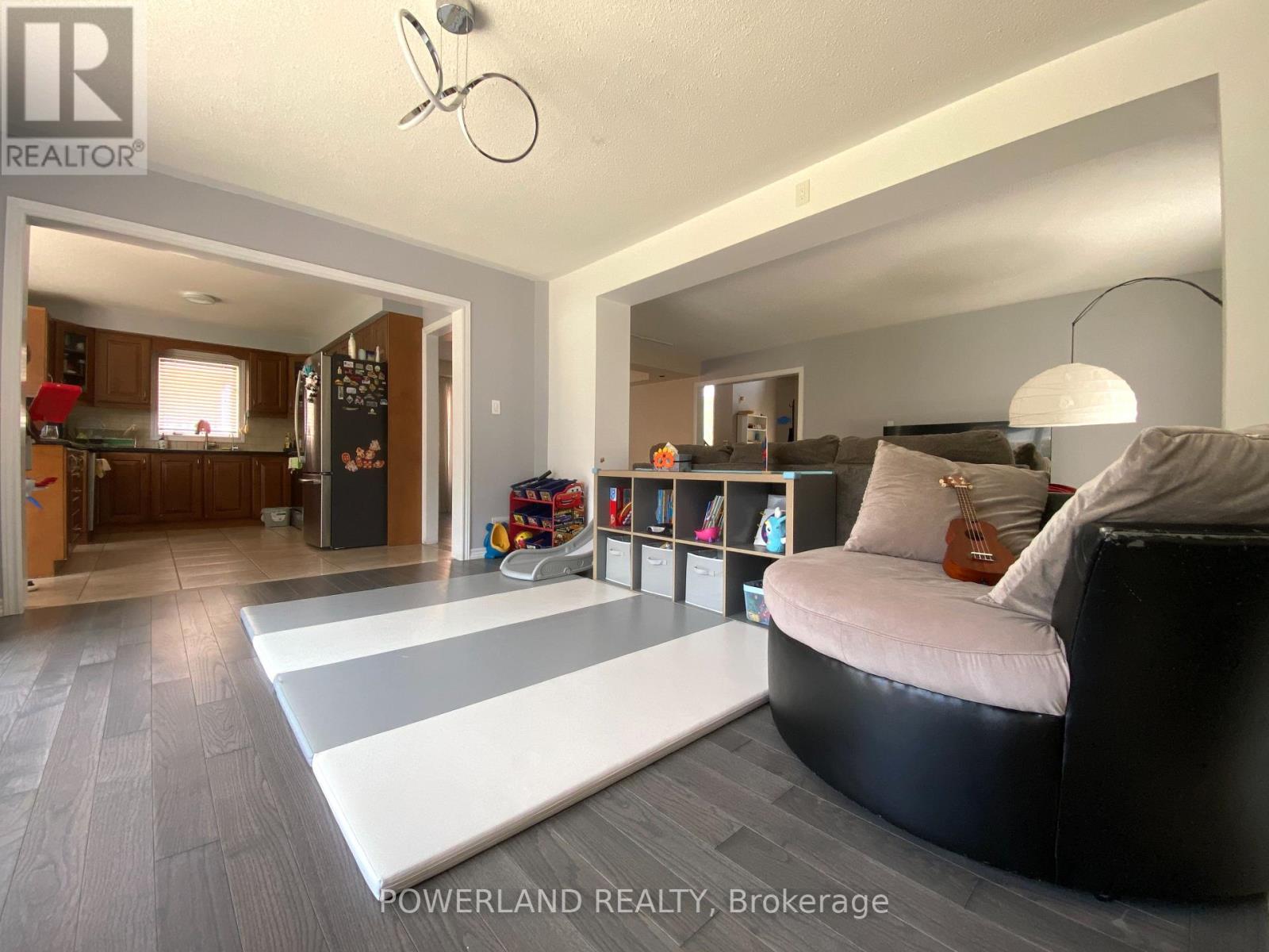 107 Quince Crescent, Markham, Ontario  L3S 3T7 - Photo 8 - N12935774