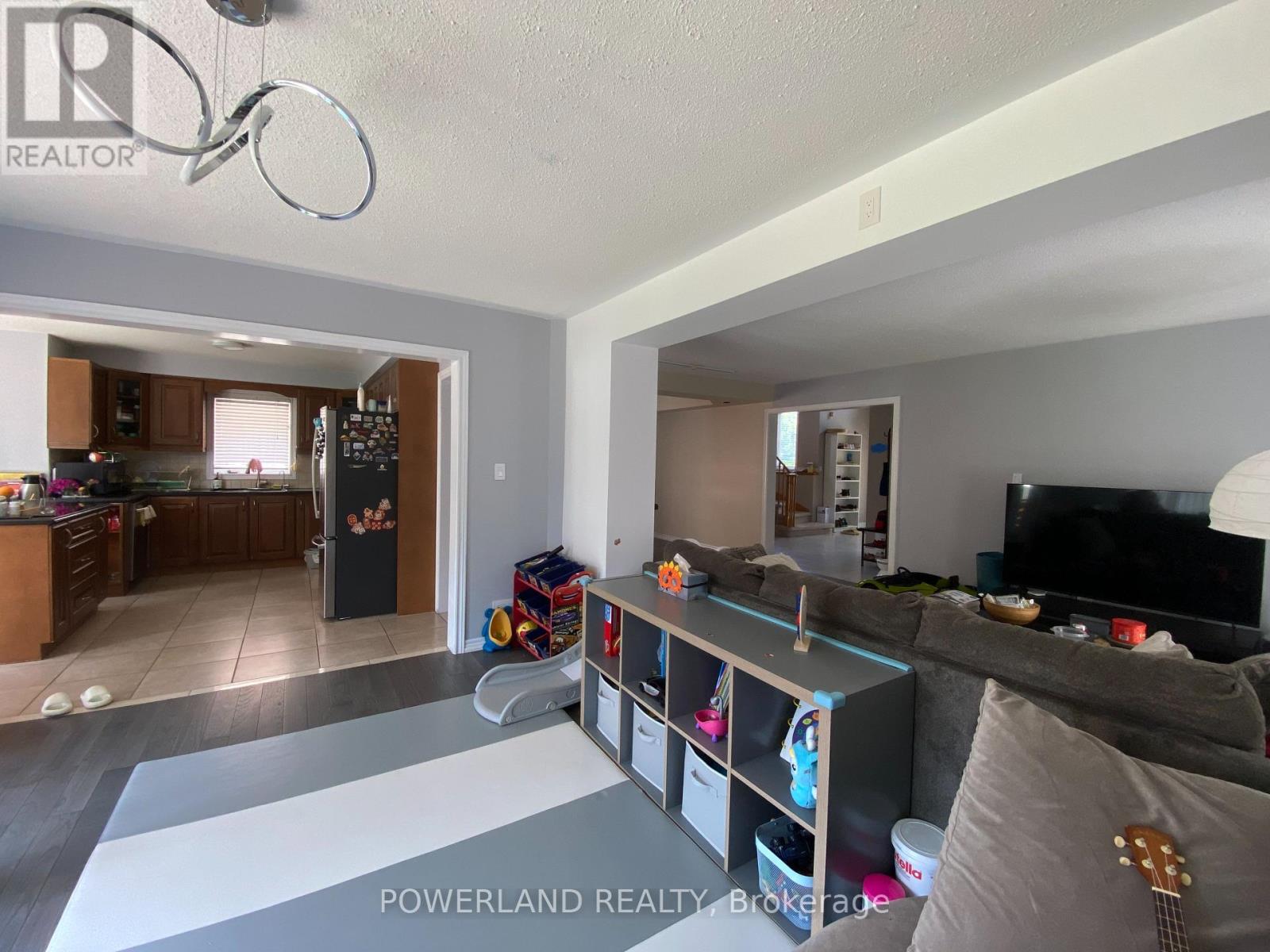 107 Quince Crescent, Markham, Ontario  L3S 3T7 - Photo 9 - N12935774