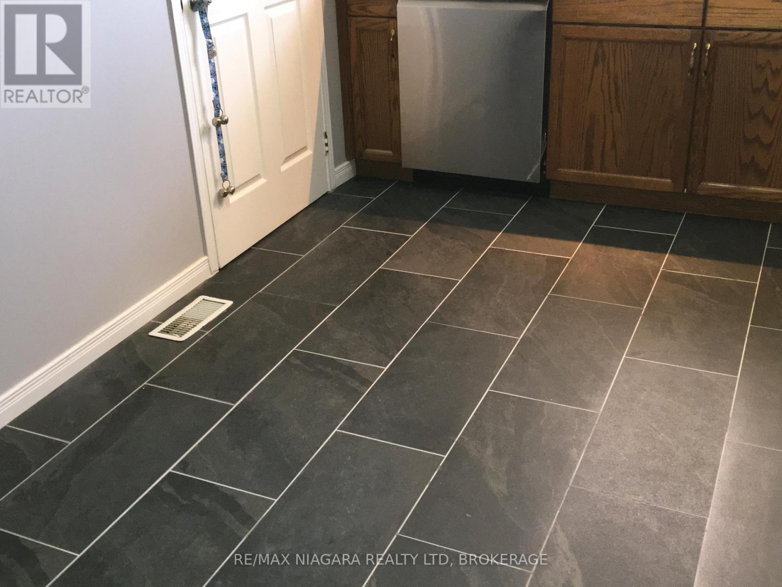 7701 Cortina Crescent, Niagara Falls, Ontario  L2H 3B4 - Photo 18 - X12940370