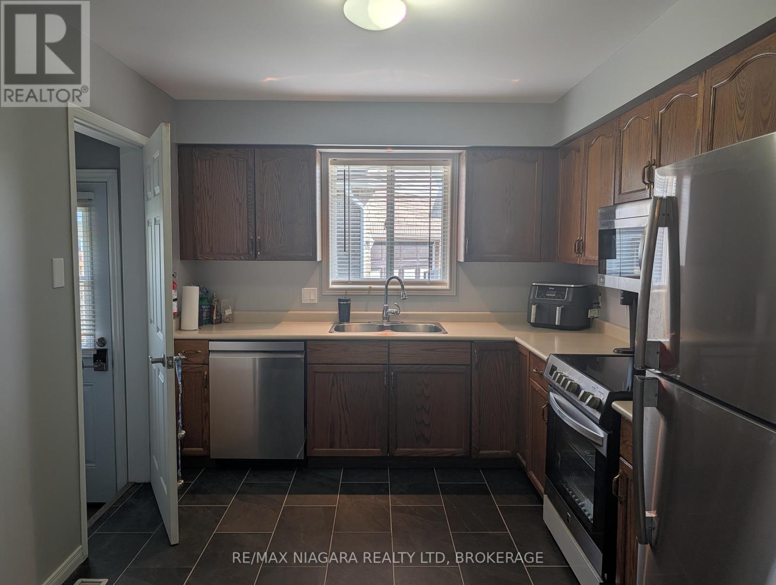 7701 Cortina Crescent, Niagara Falls, Ontario  L2H 3B4 - Photo 10 - X12940370