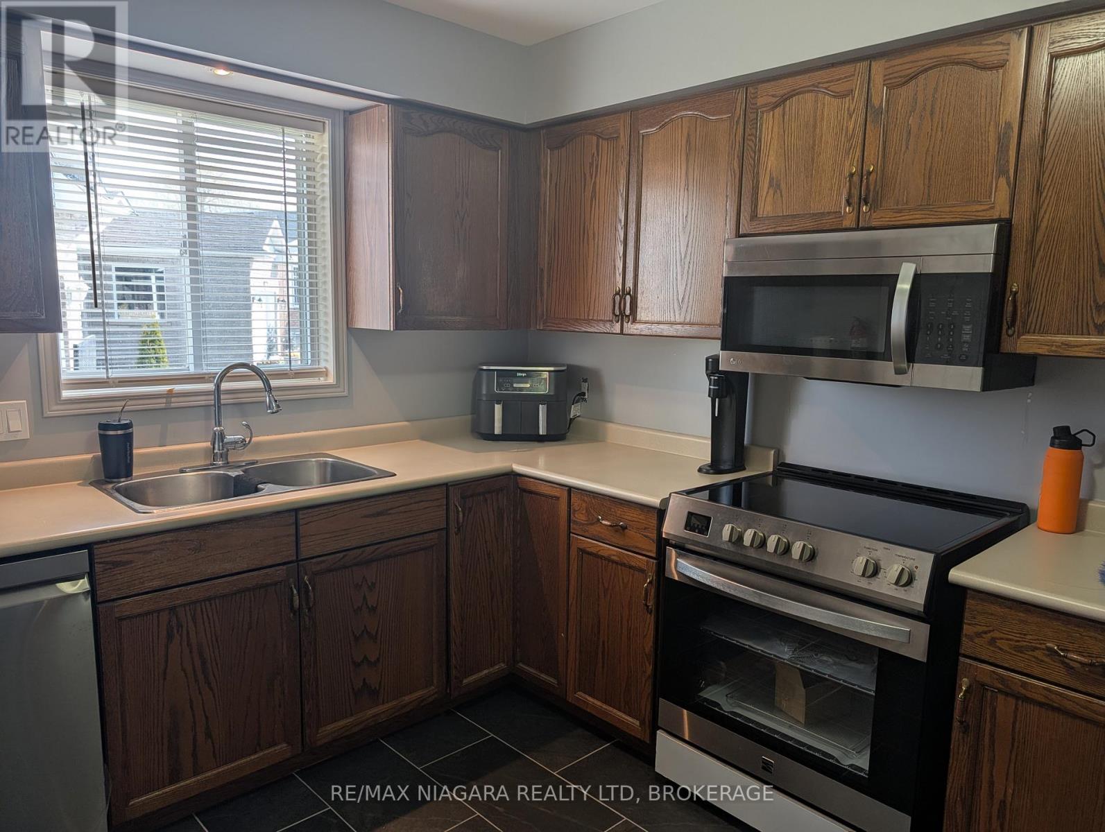 7701 Cortina Crescent, Niagara Falls, Ontario  L2H 3B4 - Photo 12 - X12940370