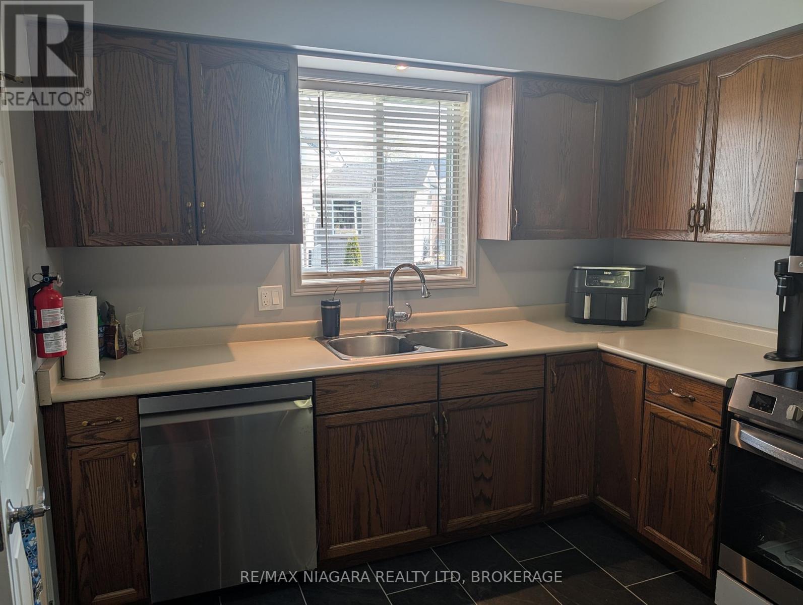 7701 Cortina Crescent, Niagara Falls, Ontario  L2H 3B4 - Photo 11 - X12940370