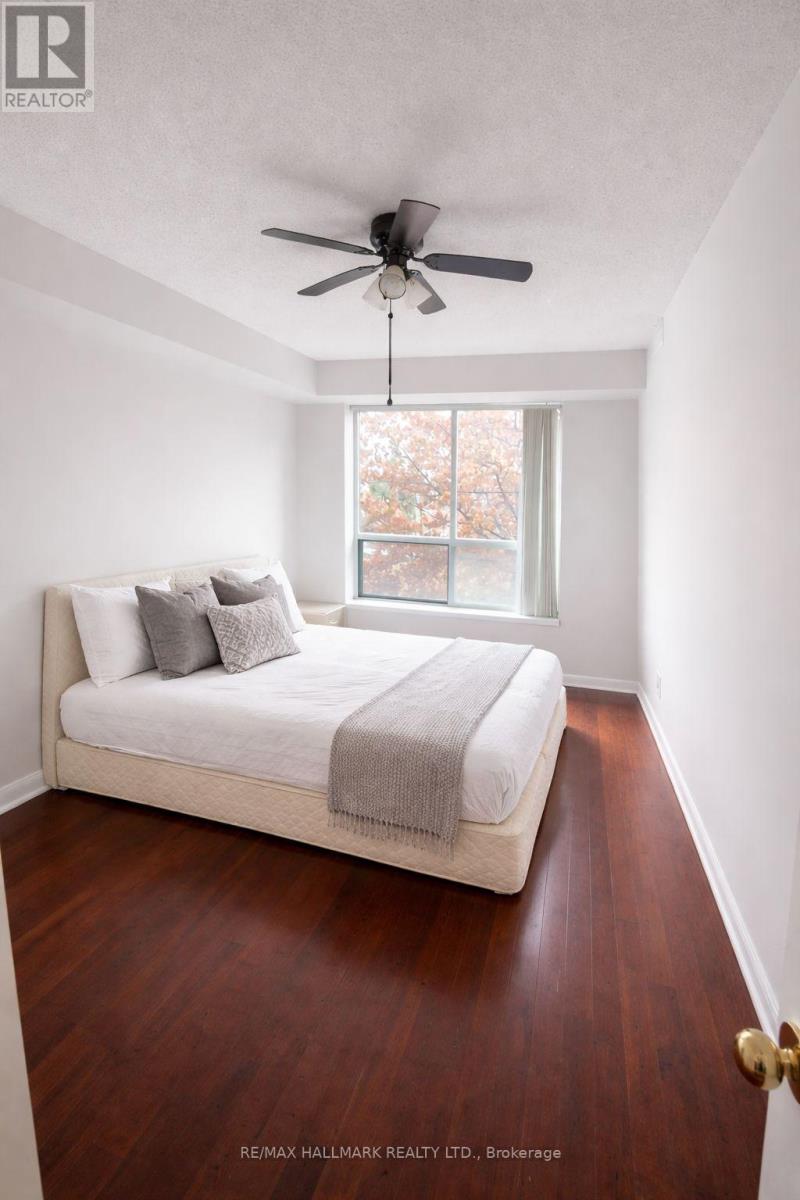 215 - 3 Ellesmere Street, Richmond Hill, Ontario  L4B 4N2 - Photo 3 - N13020226