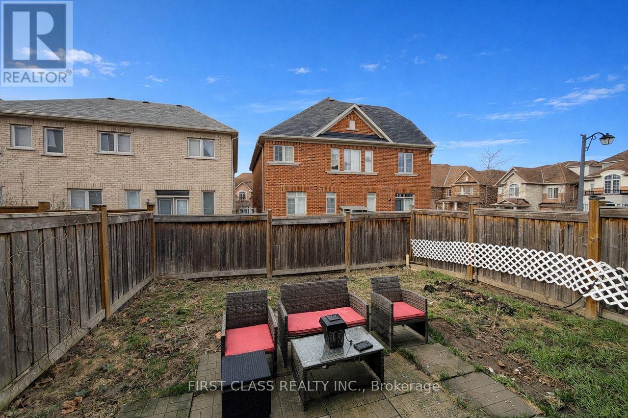 70 Livante Court, Markham, Ontario  L6C 1J5 - Photo 16 - N13020330