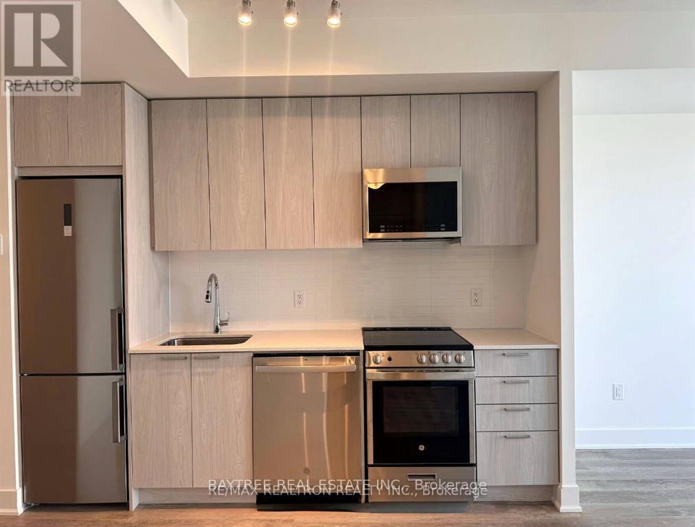 1205 - 185 Deerfield Road, Newmarket, Ontario  L3Y 0G7 - Photo 2 - N13020414