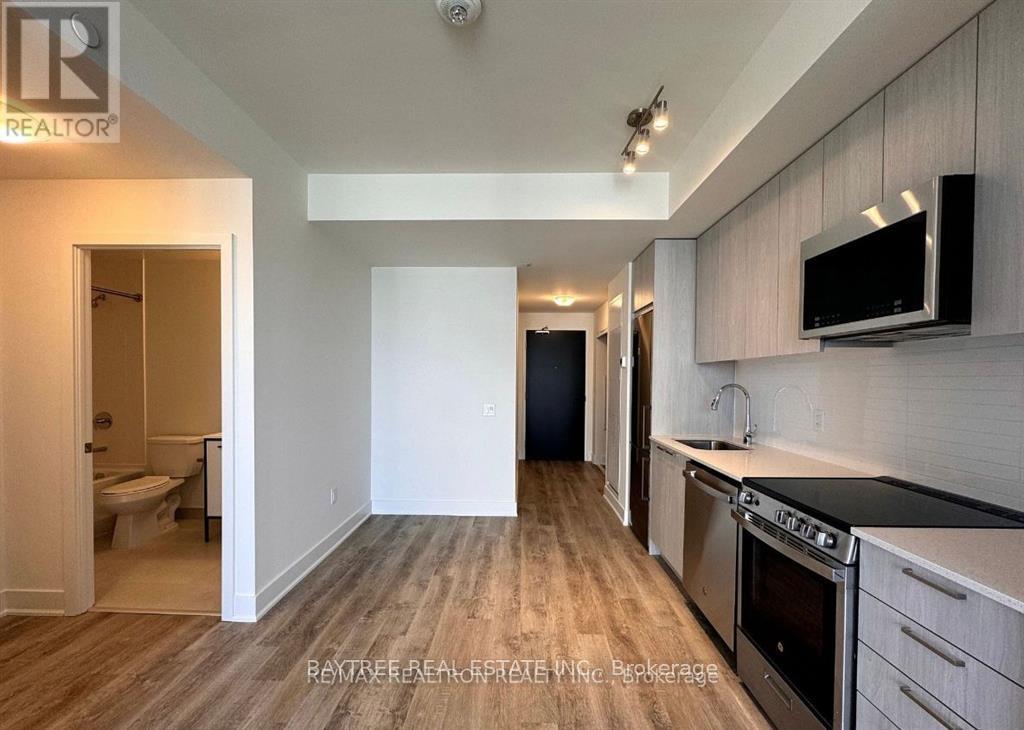 1205 - 185 Deerfield Road, Newmarket, Ontario  L3Y 0G7 - Photo 3 - N13020414