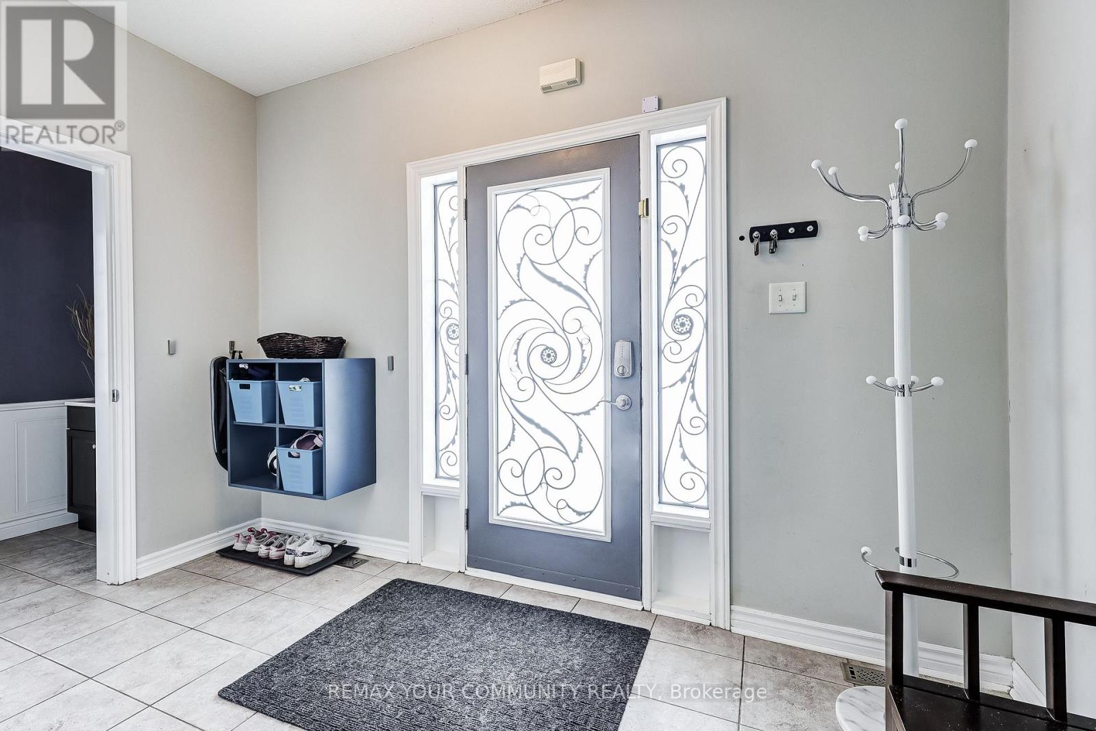 2 Laurelbank Crescent, Georgina, Ontario  L4P 4H6 - Photo 4 - N13020504