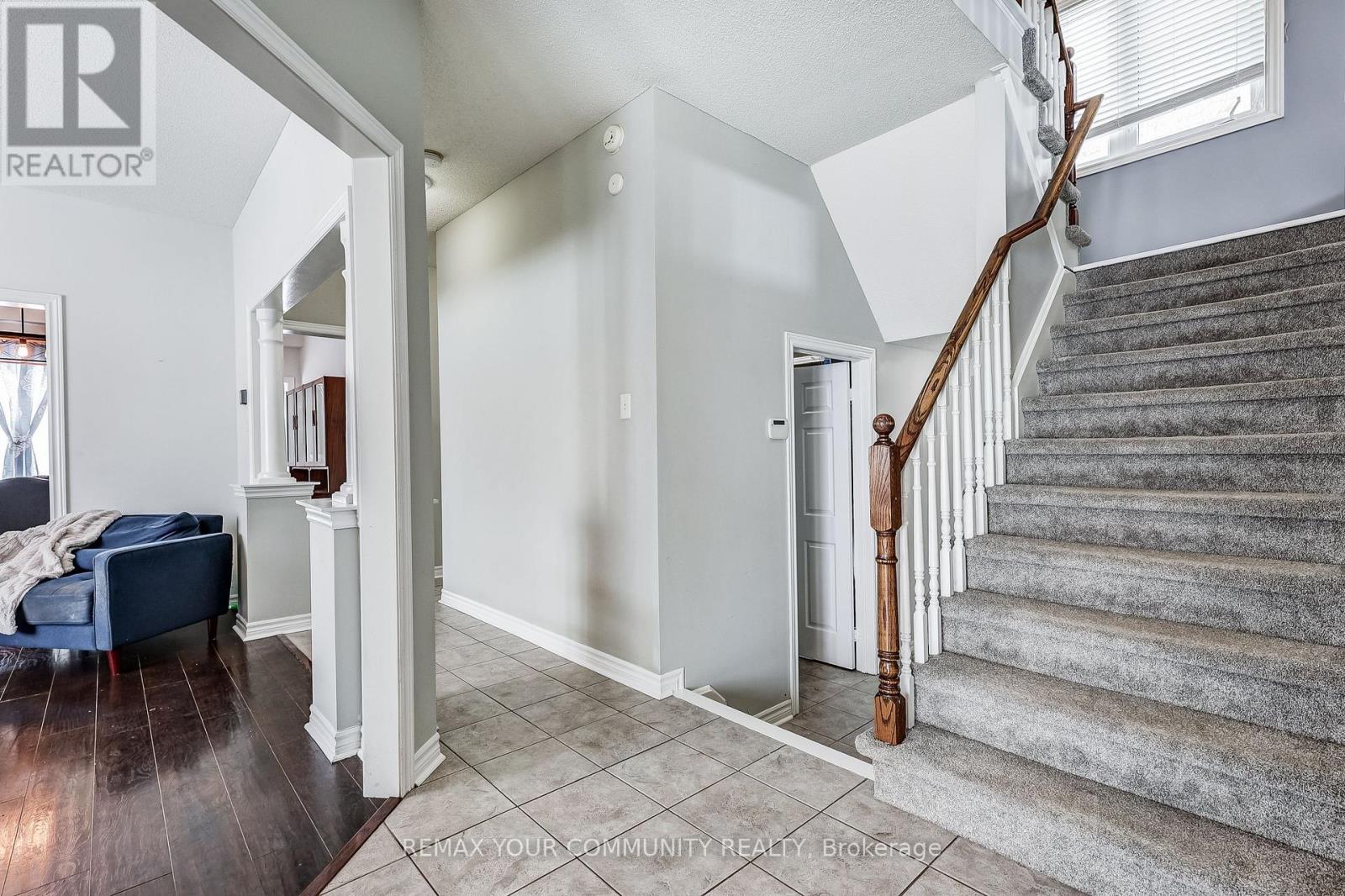 2 Laurelbank Crescent, Georgina, Ontario  L4P 4H6 - Photo 8 - N13020504