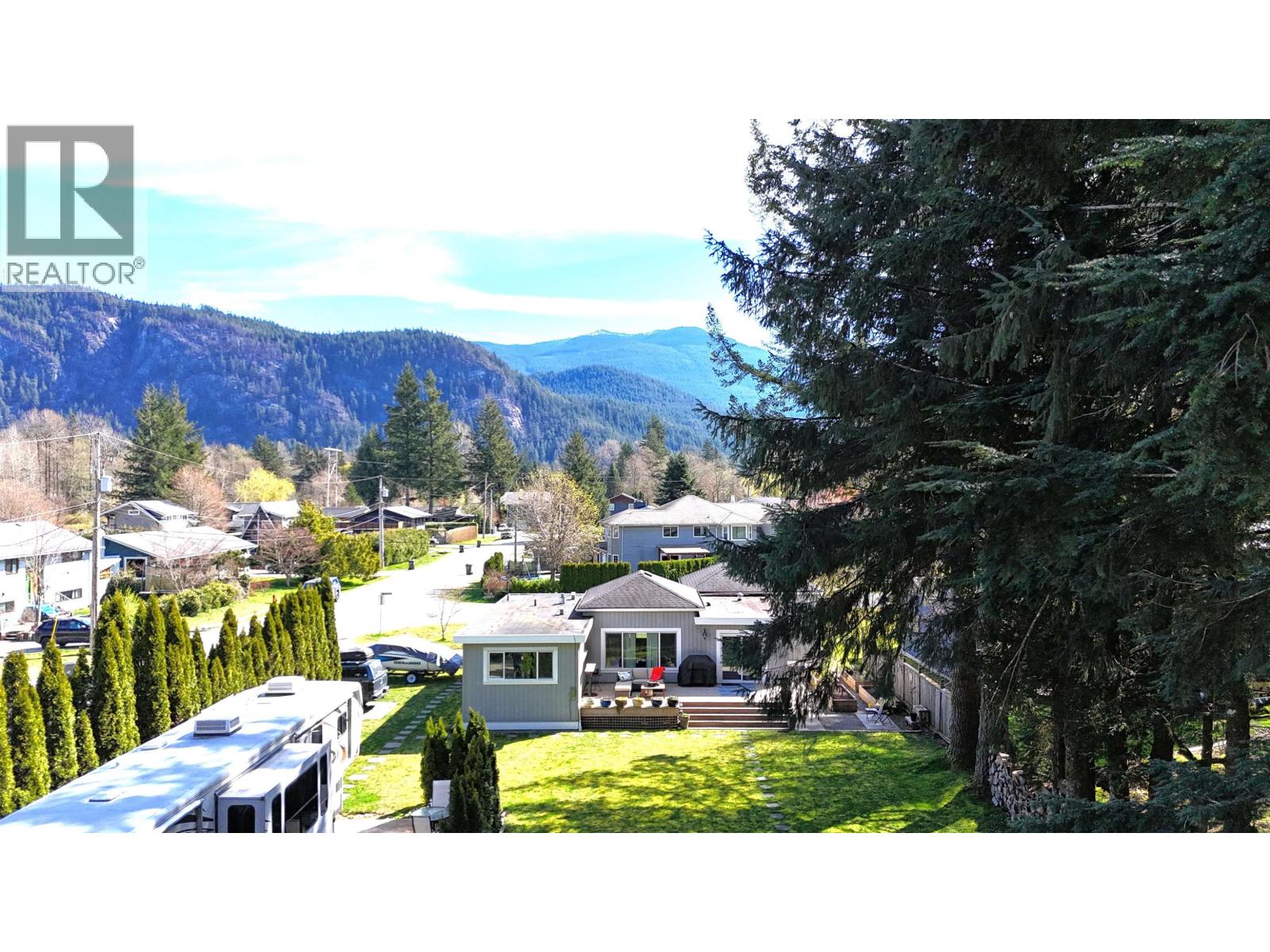 1110 Laramee Road, Squamish, British Columbia  V0N 1H0 - Photo 3 - R3110429
