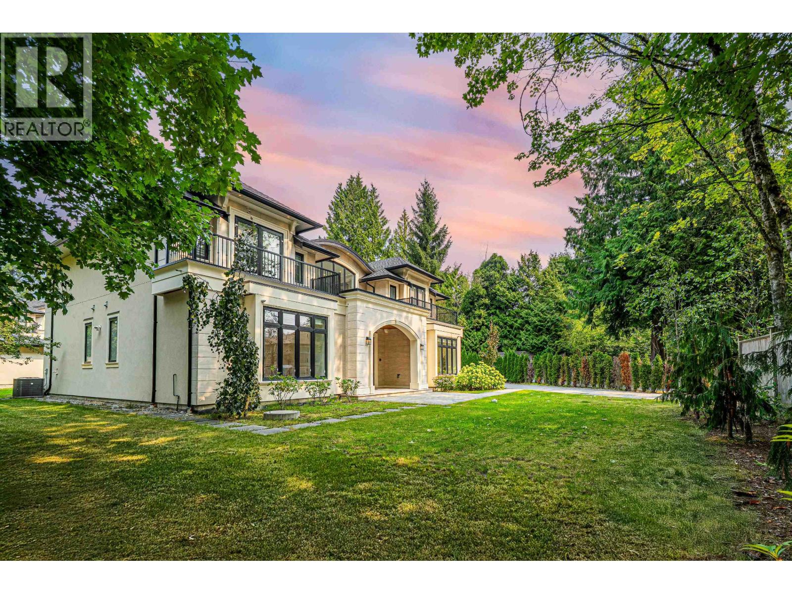 1048 Handsworth Road, North Vancouver, British Columbia  V7R 2A6 - Photo 3 - R3092740