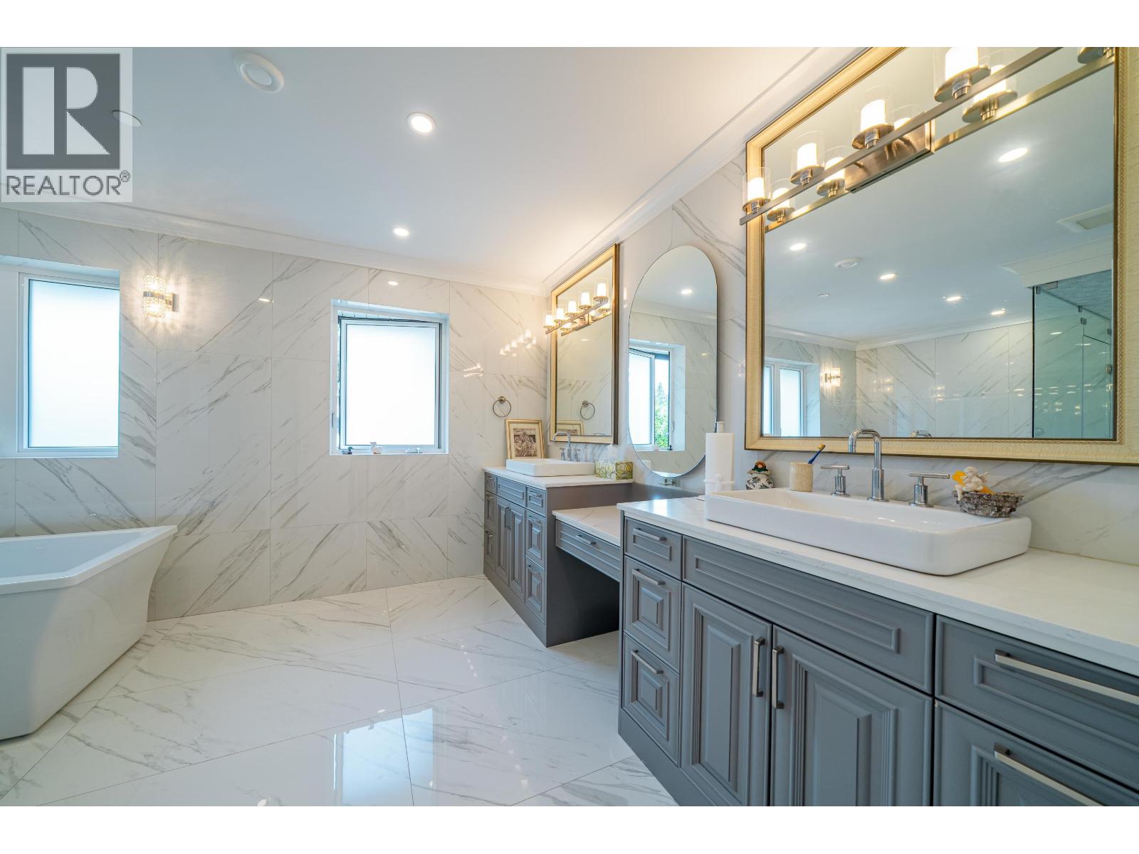 1048 Handsworth Road, North Vancouver, British Columbia  V7R 2A6 - Photo 35 - R3092740