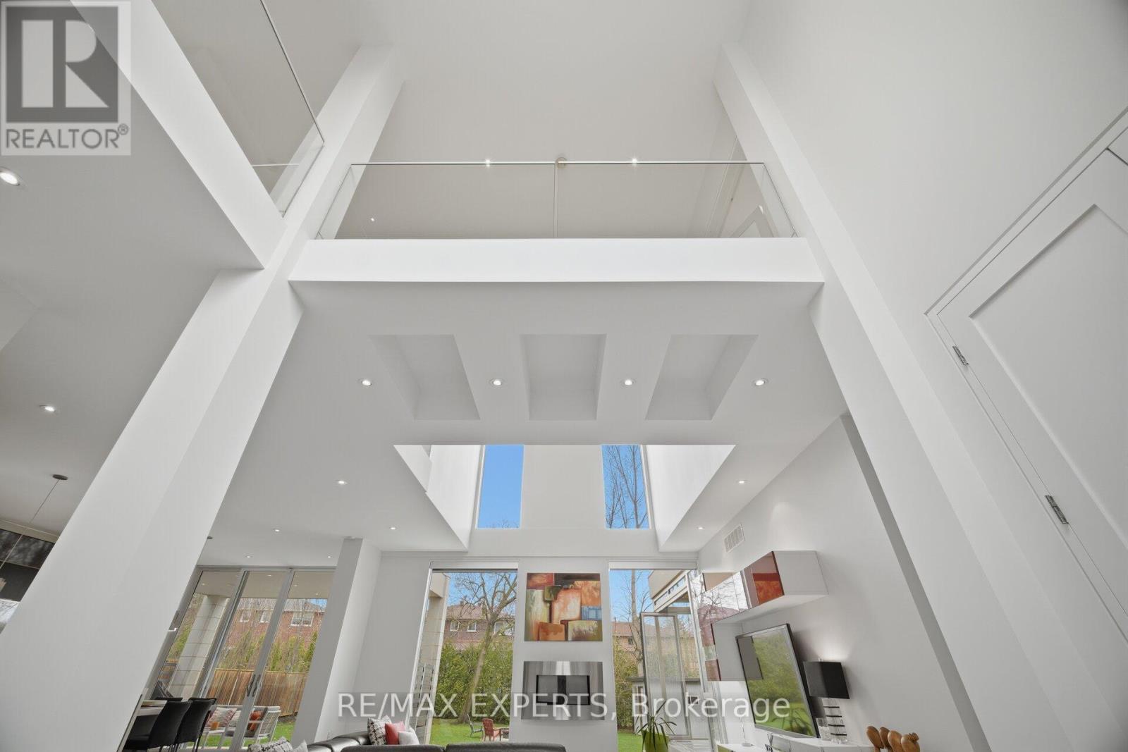 1527 Glenhill Crescent, Mississauga, Ontario  L5H 3C4 - Photo 5 - W13020210