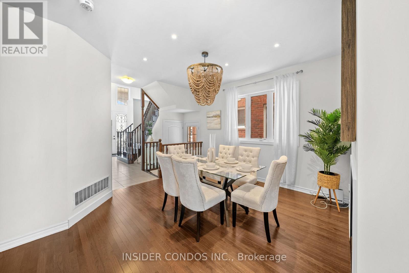 185 Bonnieglen Farm Boulevard, Caledon, Ontario  L6P 1K7 - Photo 9 - W13020218