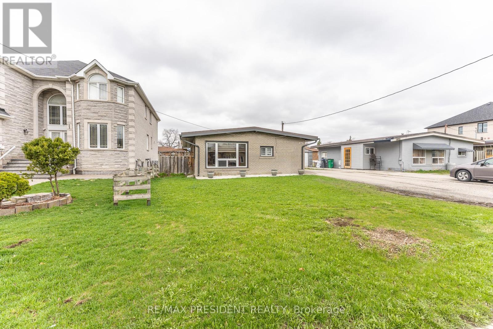 7648 Redstone Road, Mississauga, Ontario  L4T 2B9 - Photo 1 - W13020222