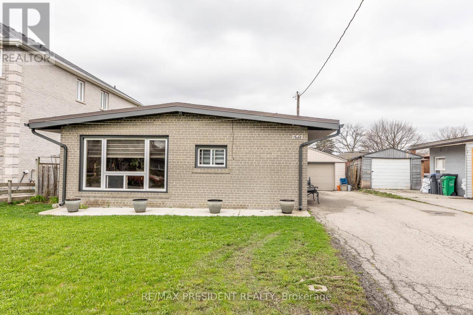 7648 Redstone Road, Mississauga, Ontario  L4T 2B9 - Photo 3 - W13020222