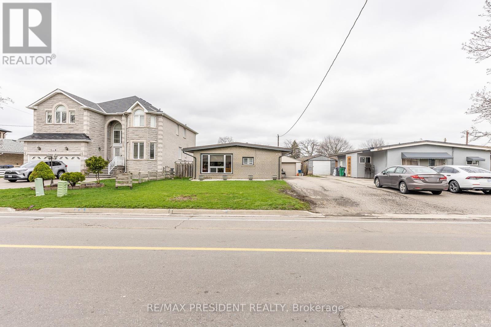 7648 Redstone Road, Mississauga, Ontario  L4T 2B9 - Photo 4 - W13020222