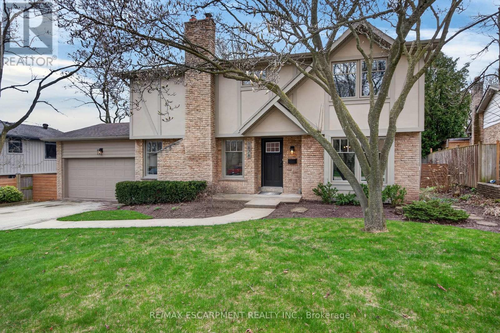 1878 Heather Hills Drive, Burlington, Ontario  L7P 3A3 - Photo 2 - W13020250