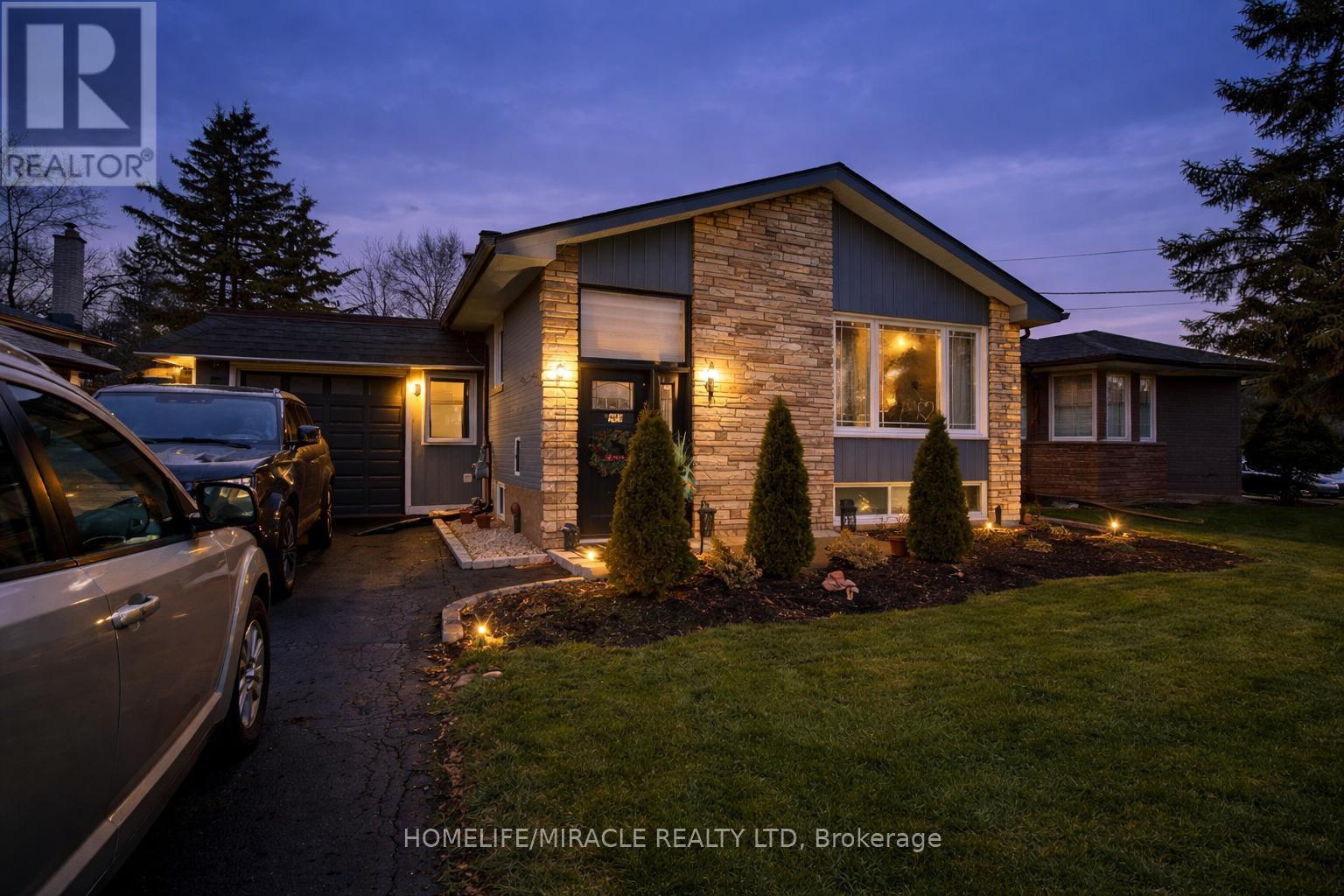 403 Delrex Boulevard, Halton Hills, Ontario  L7G 4H8 - Photo 2 - W13020282