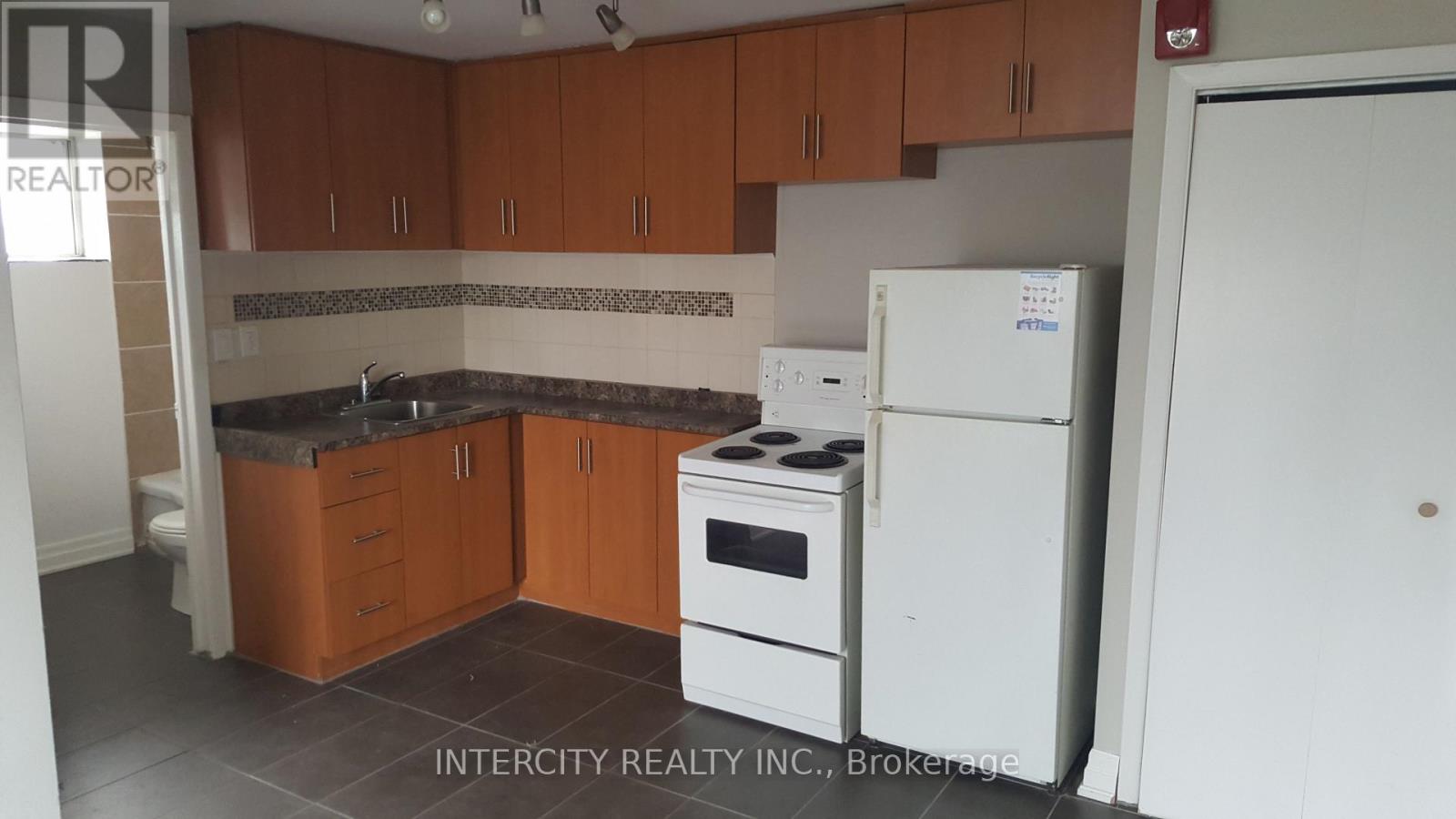 7 - 14 North Alarton Street, Mississauga, Ontario  L4T 1J8 - Photo 1 - W13020362