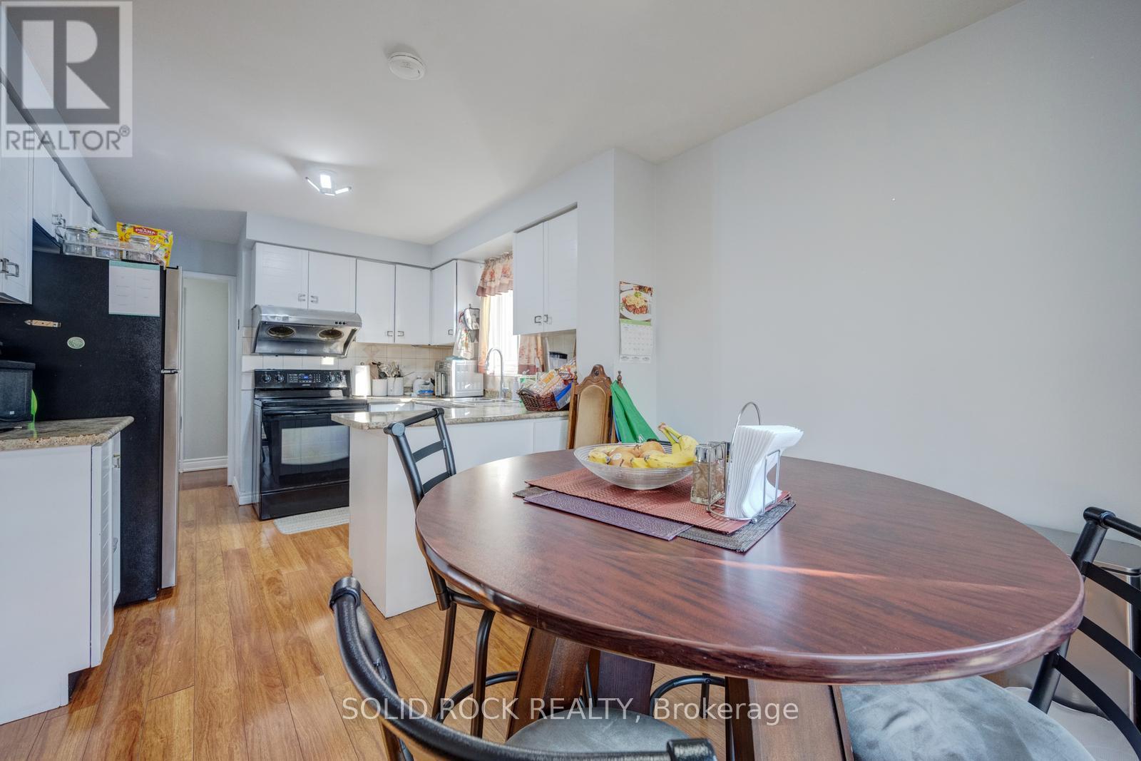 1335 Quinpool Court, Mississauga (Creditview), Ontario  L5C 4J3 - Photo 11 - W13020374