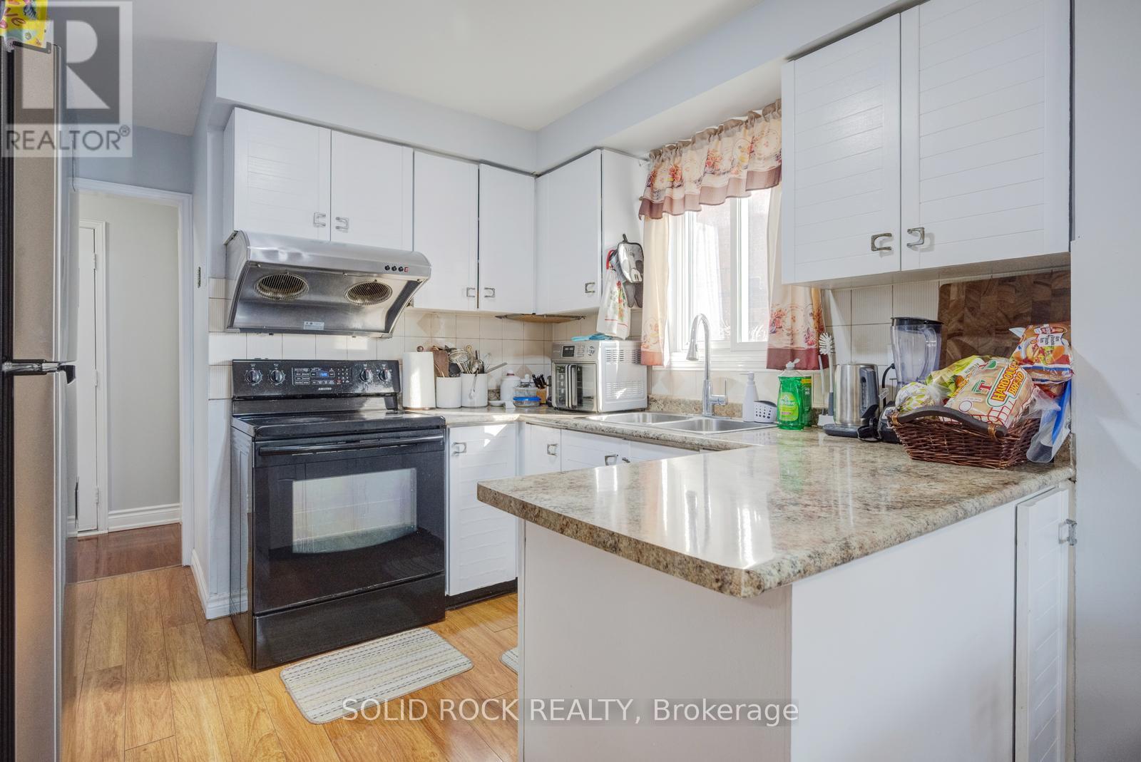 1335 Quinpool Court, Mississauga (Creditview), Ontario  L5C 4J3 - Photo 9 - W13020374