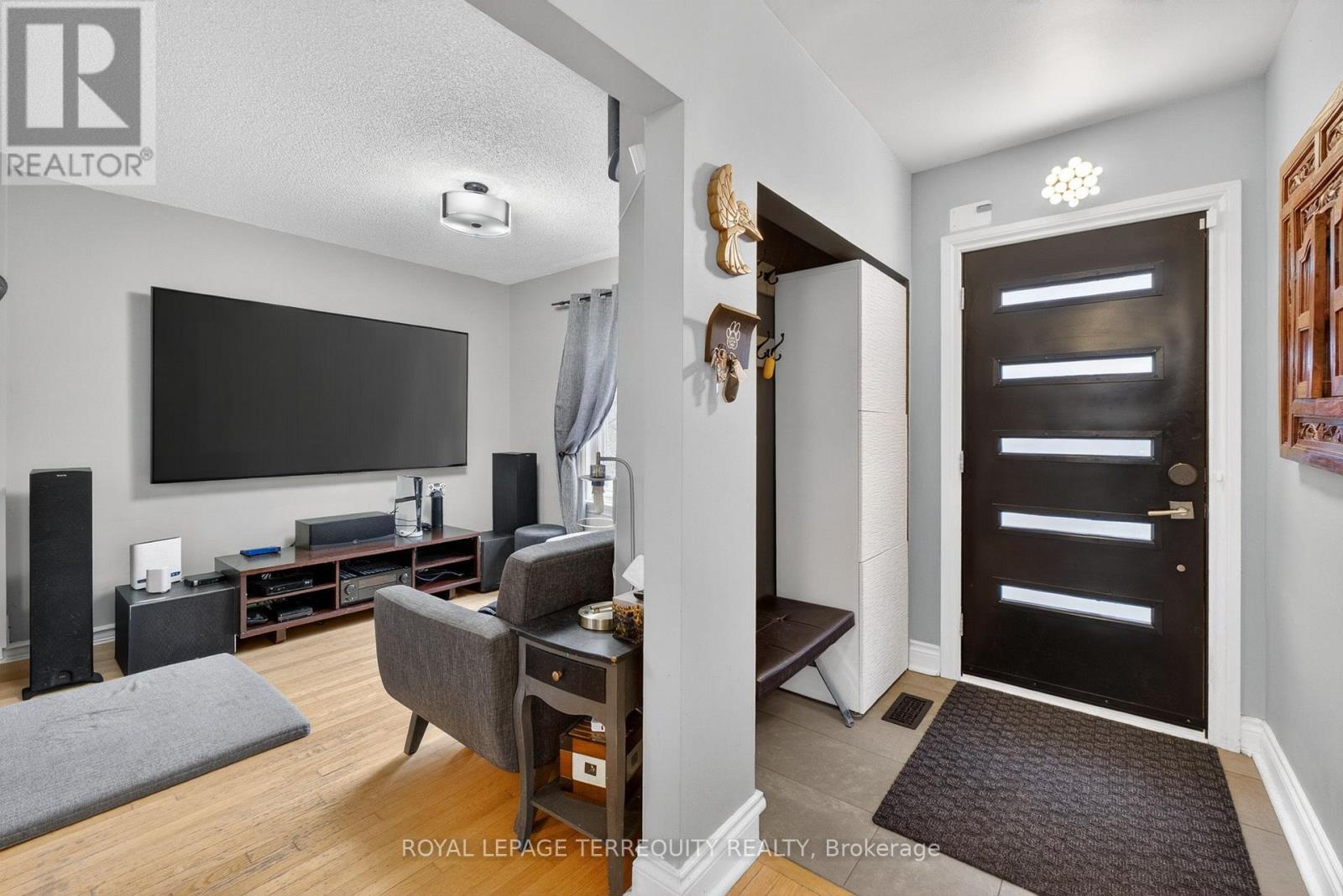 47 Berl Avenue, Toronto, Ontario  M8Y 3C6 - Photo 4 - W13020420