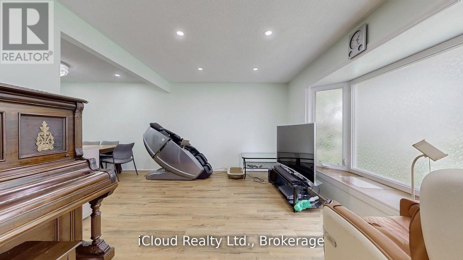 19 Flamingo Crescent, Brampton, Ontario  L6T 2G4 - Photo 6 - W13020480