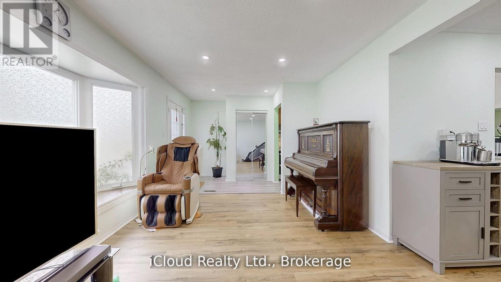 19 Flamingo Crescent, Brampton, Ontario  L6T 2G4 - Photo 7 - W13020480