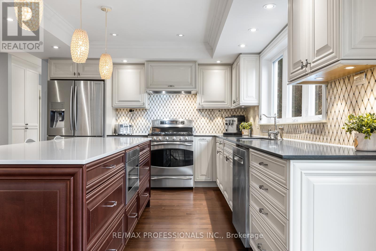 164 Morningside Avenue, Toronto, Ontario  M6S 1E3 - Photo 17 - W13020500